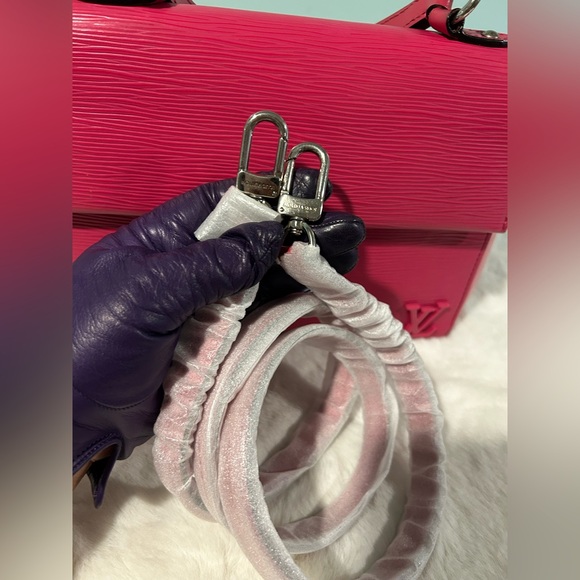 Louis Vuitton EUC Cluny BB in Hot Pink Epi Leather Crossbody/ Top Handle - Picture 13 of 13
